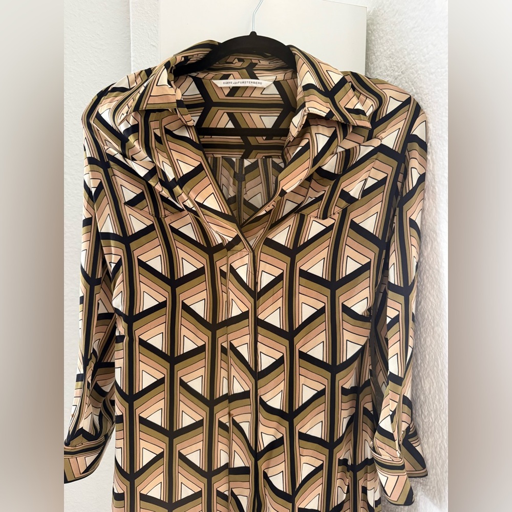 Geometric Patterned Women's Top - Picture 2 of 2